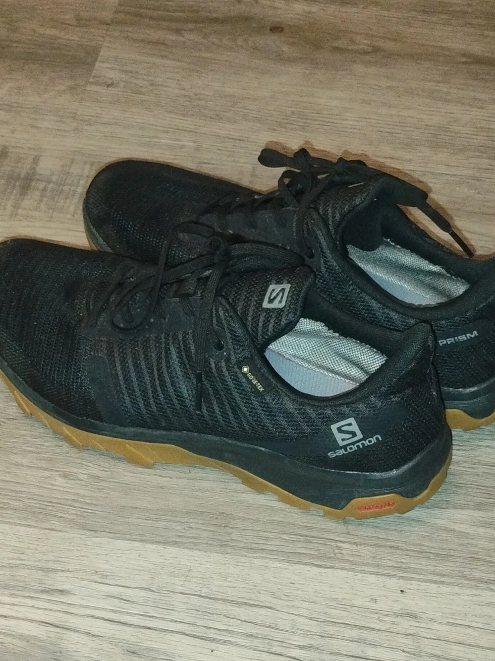 Salomon Men's Black Trail Running Hiking Shoes with Gum Sole Size 10